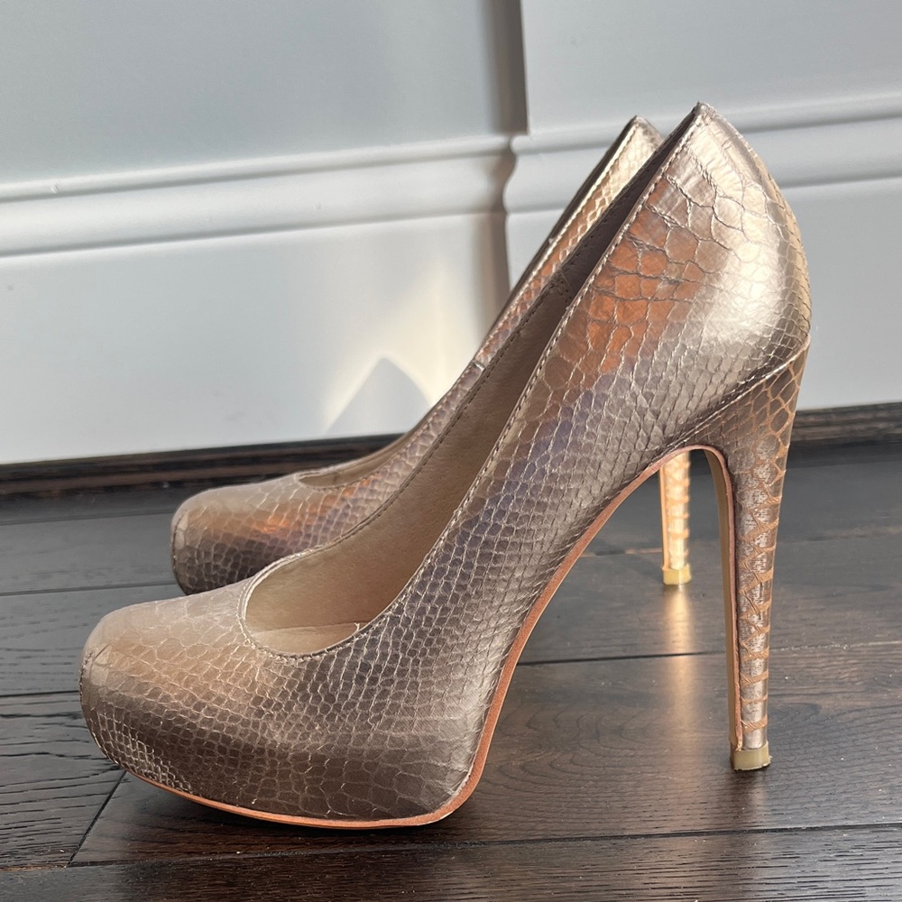 Chinese Laundry Champagne Snakeskin Patterned Heels 7.5